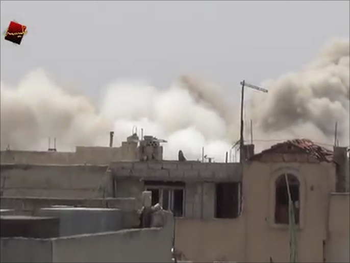 ‪‬ اللحظات الأولى بعد سقوط برميل متفجر على أحياء مدينة تلبيسة بريف حمص(ناشطون)