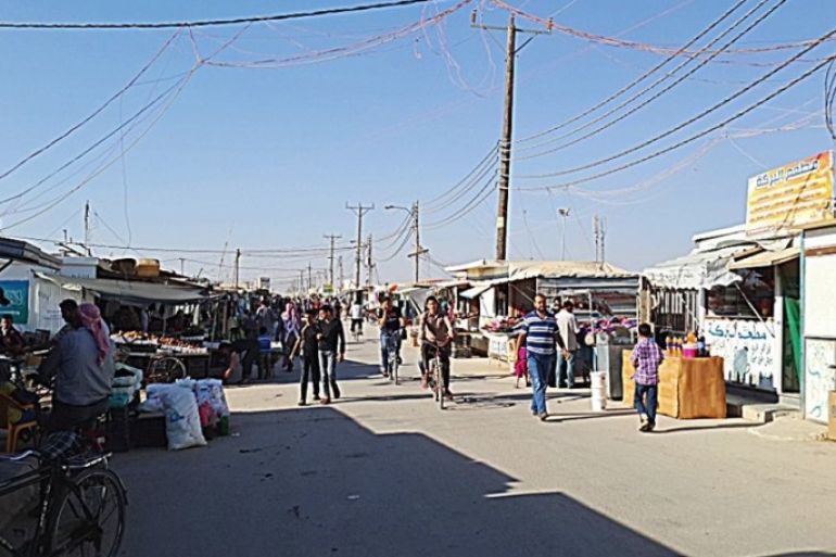 تظهر أجواء رمضان بسوق مخيم الزعتري للاجئين السوريين في الأردن والسكان يشتكون من ارتفاع الأسعار