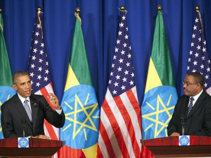US President Barack Obama (L) gestures during a joint press conference with Ethiopian Prime Minister Hailemariam Desalegn at the National Palace in Addis Ababa on July 27, 2015. AFP PHOTO / CARL DE SOUZA