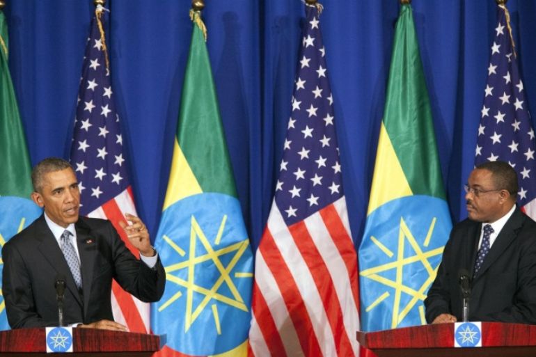US President Barack Obama (L) gestures during a joint press conference with Ethiopian Prime Minister Hailemariam Desalegn at the National Palace in Addis Ababa on July 27, 2015. AFP PHOTO / CARL DE SOUZA