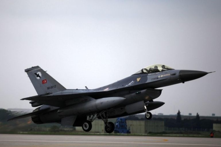 A Turkish Air Force F16 war plane takes off from an air base during a military exercise in Bandirma in Turkey's Balikesir province April 9, 2010.
