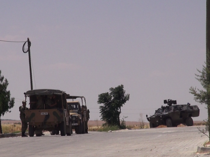 ليات عسكرية وجنود ترقب الحدود