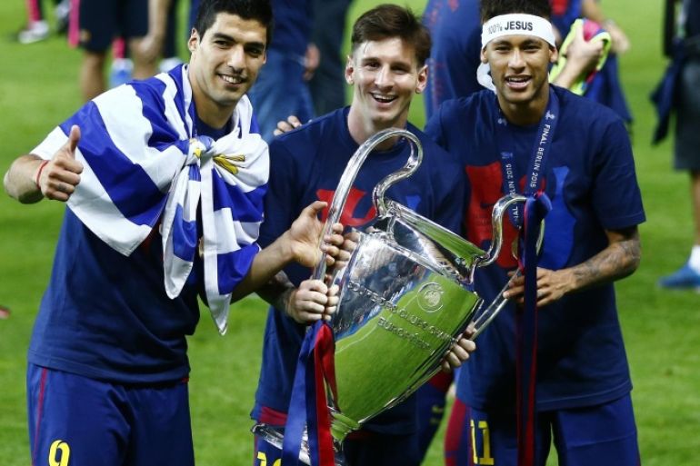 Football - FC Barcelona v Juventus - UEFA Champions League Final - Olympiastadion, Berlin, Germany - 6/6/15 Barcelona's Luis Suarez, Lionel Messi and Neymar celebrate with the trophy after winning the UEFA Champions League Final Reuters / Kai Pfaffenbach