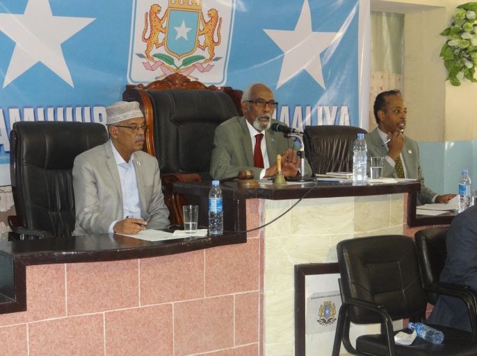 1- رئاسة البرلمان الصومالي أثناء إدارتها إحدى الجلسات ، مقديشو 31 يناير 2015 (التصوير:قاسم سهل).