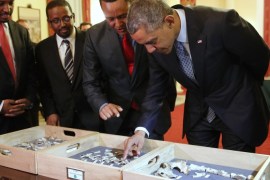 Dr. Zeresenay Alemseged Lemseged (2ndR), of the California Academy of Sciences, directs U.S. President Barack Obama (R) to touch a fossilized vertebra of Lucy, an early human, before a State Dinner in Obama's honor at the National Palace in Addis Ababa, Ethiopia July 27, 2015. Lucy is the most famous fossil of the species Australopithecus afarensis, and was found in Ethiopia in 1974. REUTERS/Jonathan Ernst