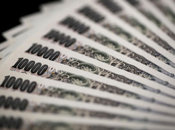 Japanese 10,000 yen banknotes are arranged for a photograph in Tokyo, Japan, on Wednesday, July 22, 2015. The yen slipped 0.1 percent to 124.03 per dollar after better-than-expected data on U.S. housing and a continuing commodity rout boosted the greenback.