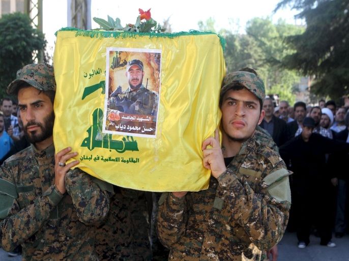 Lebanon's Hezbollah members carry the coffin of their fellow fighter Diab Mahmoud during his funeral in Baalbek, in the Bekaa valley, Lebanon, June 30, 2015. Mahmoud was killed during what activists said were clashes between Hezbollah fighters and Islamic State fighters in Al-Qaa in Bekaa Valley, near the border with Syria. REUTERS/Ahmad Shalha