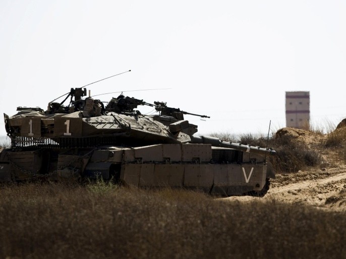 An Israeli army tank takes position along Israel's border with Egypt's North Sinai (seen in background) July 1, 2015. Islamic State militants launched a wide-scale coordinated assault on several military checkpoints in Egypt's North Sinai on Wednesday in which 50 people were killed, security sources said, the largest attack yet in the insurgency-hit province. Egyptian army F-16 jets and Apache helicopters strafed the region that lies within the Sinai Peninsula, a strategic area located between Israel, the Gaza Strip and the Suez Canal. REUTERS/Amir Cohen