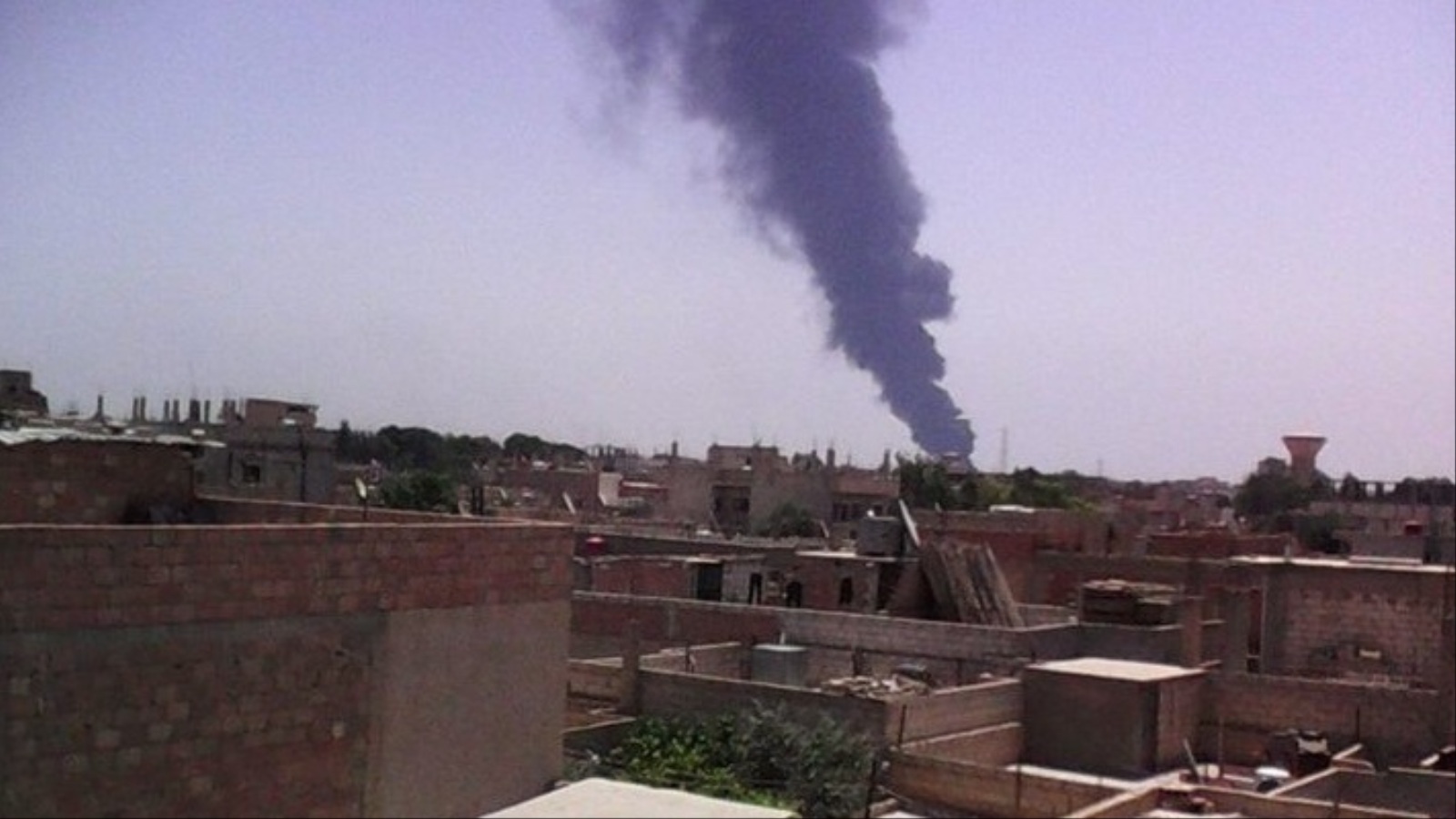 ‪الأحياء السكنية بالحسكة باتت مسرح عمليات عسكرية بين تنظيم الدولة وقوات النظام‬ (الجزيرة نت)