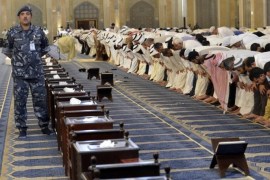 أدى آلاف من المصلين السنة والشيعة صلاة جمعة "موحدة" في مسجد الدولة الكبير
