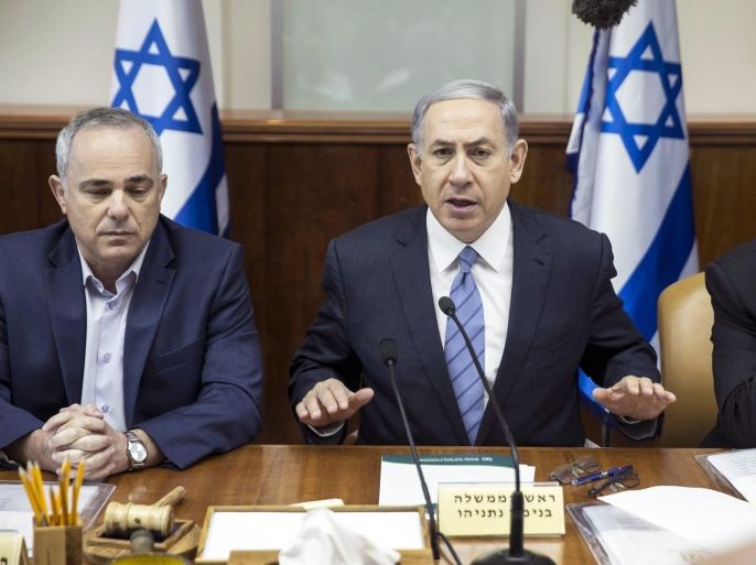 Israeli Prime Minister Benjamin Netanyahu (C), Energy and Infrastructure Minister Yuval Steinitz (L), and Cabinet Secretary Avihai Mandelblit (R) attend the weekly cabinet meeting in Jerusalem, 05 July 2015.