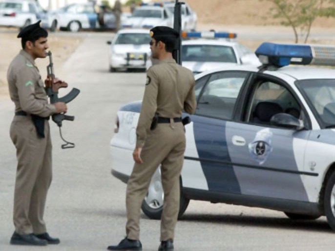 عدد من عناصر الأمن السعوديين خلال عملية أمنية في الرياض