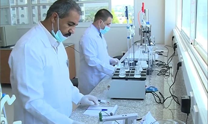 باحثان من غزة يصنعان منتجاً بديلاً للقمح