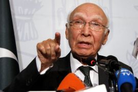 Sartaj Aziz, advisor to the Prime Minister of Pakistan on national security and foreign affairs, talks with journalists during a press conference in Islamabad, Pakistan, 22 August 2015. A separatist leader from the disputed region of Kashmir was detained by Indian authorities on 22 August ahead of weekend talks between Indian and Pakistani security advisors. Shabir Shah, was taken into custody by police soon after his arrival at Delhi airport, veteran Kashmiri politician Farooq Abdullah told reporters. Pakistan national security advisor Sartaj Aziz is due to arrive in New Delhi on Sunday to meet with his counterpart, Ajit Doval.