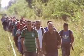 حدود مقدونيا مع صربيا واليونان تشهد تدفق آلاف المهاجرين