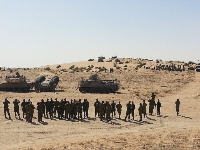 1 جنود اسرائيليون بعد خروجهم من غزة خلال " الجرف الصامد " في صيف 2014