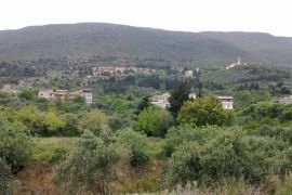 قرية المشرفة إحدى القرى الموالية للنظام في مصياف بريف حماة