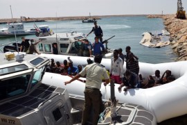 Migrants arrive at the El-Kitif port in the Tunisian town of Ben Guerdane, some 40 kilometres west of the Libyan border, following their rescue by Tunisia's coastguard and navy after their vessel overturned off Libya, on August 23, 2015. 125 migrants, including 28 women, were rescued from two boats which broke down as they headed from Libya to Italy, an AFP photographer said. AFP PHOTO / FETHI NASRI