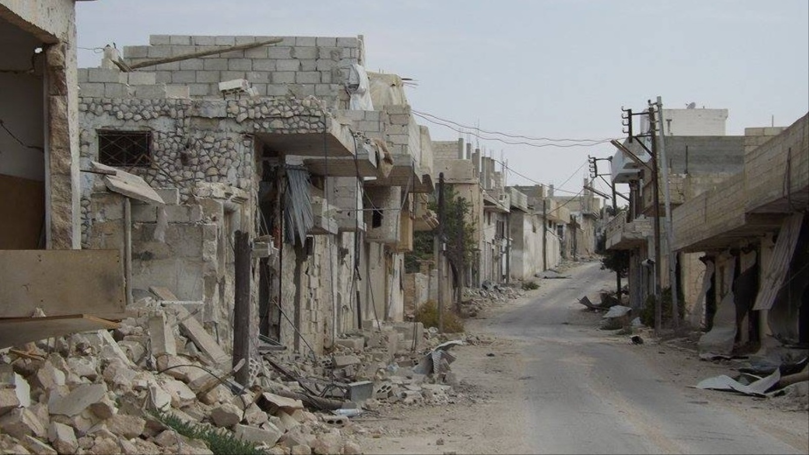 إحدى قرى سهل الغاب التي تستهدَف بالقصف من القرى الموالية للنظام (الجزيرة)