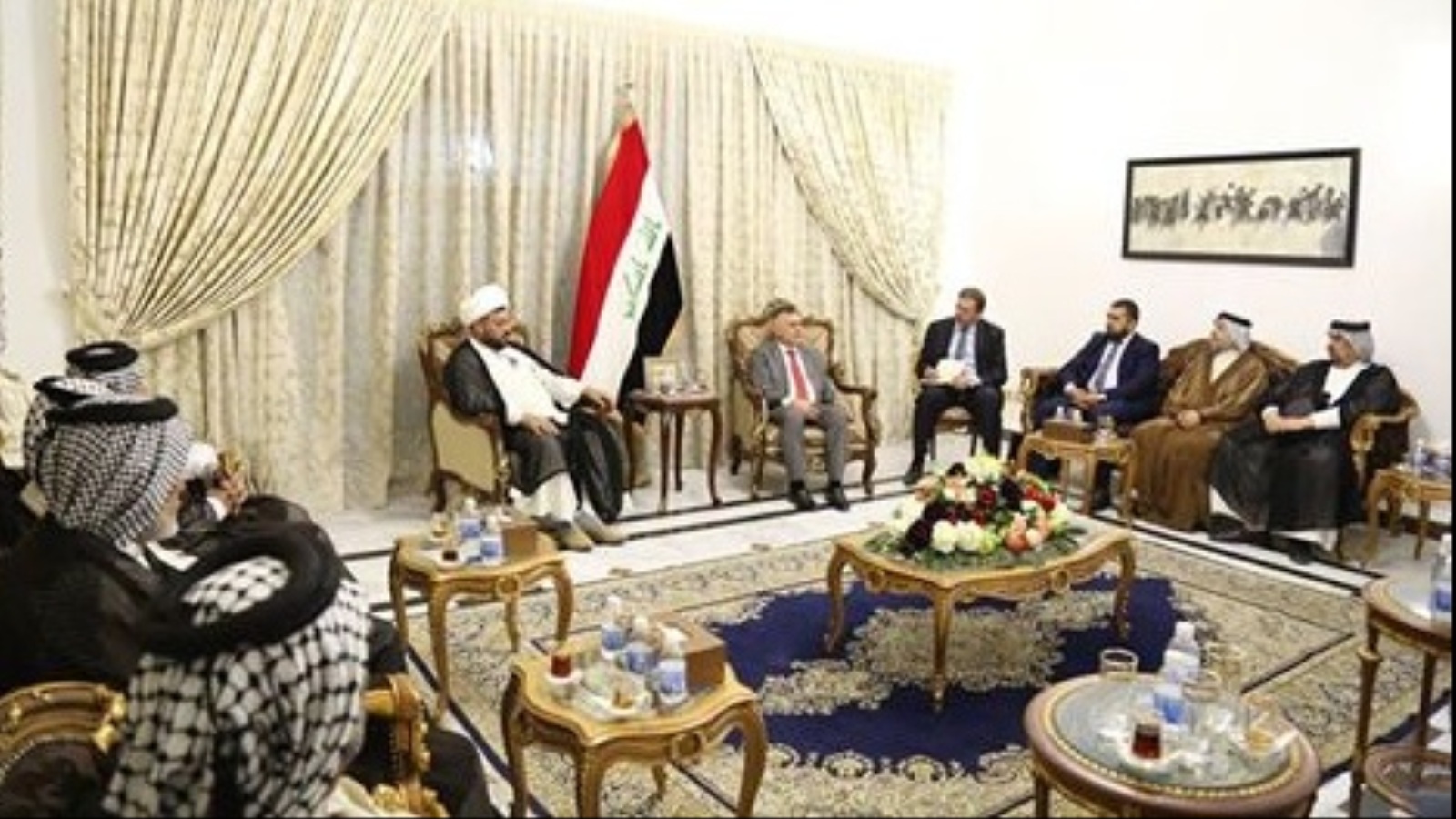 ‪الجزيرة نت-أرشيف)‬ اجتماع بهاء الأعرجي نائب رئيس الوزراء مع وجهاء خان بني سعد (