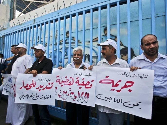وقفة بغزة احتجاجا على تقليص خدمات أونروا الأناضول