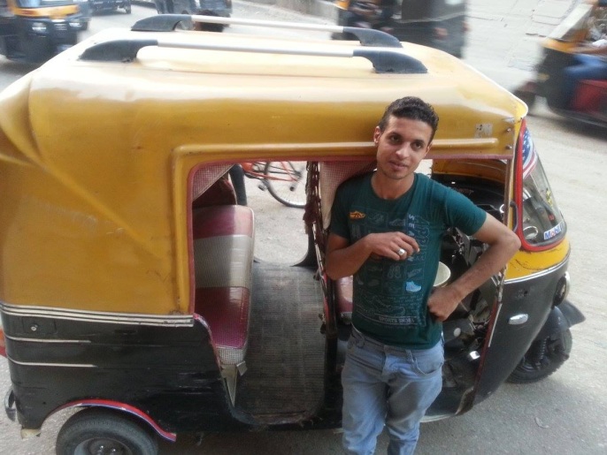 ‪هشام محمد: تنفيذ قرار الغرامة على سائقي التوك توك سيُلحق أضرارا فادحة بالشباب‬ (الجزيرة)