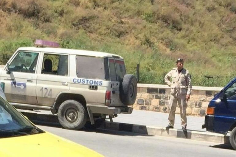 دورية لعناصر الأمن حول قلعة حماة قرب حي باب النهر 8-2015