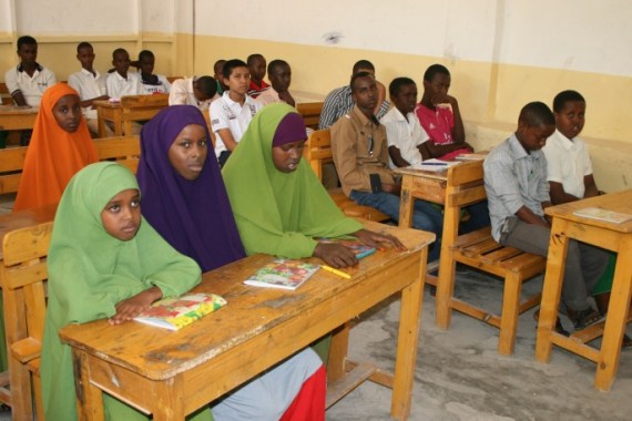 العقبات أمام التعليم الأساسي والثانوي في الصومال