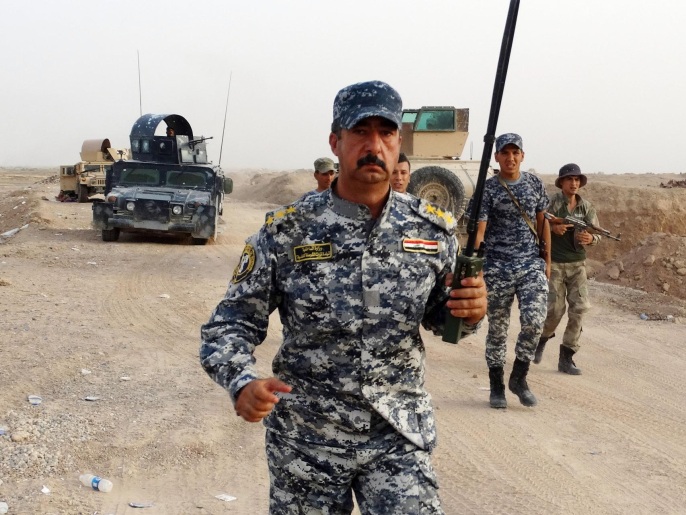 عناصر من الشرطة الاتحادية العراقية بخط المواجهة مع تنظيم الدولة بالضاحية الشرقية للرمادي 6 أغسطس/آب الحالي (أسوشيتد برس)