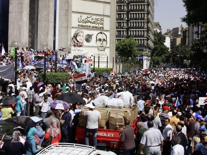 صورة لمظاهرات عمال مصر أمام نقابة الصحفيين يوم الاثنين 10 أغسطس