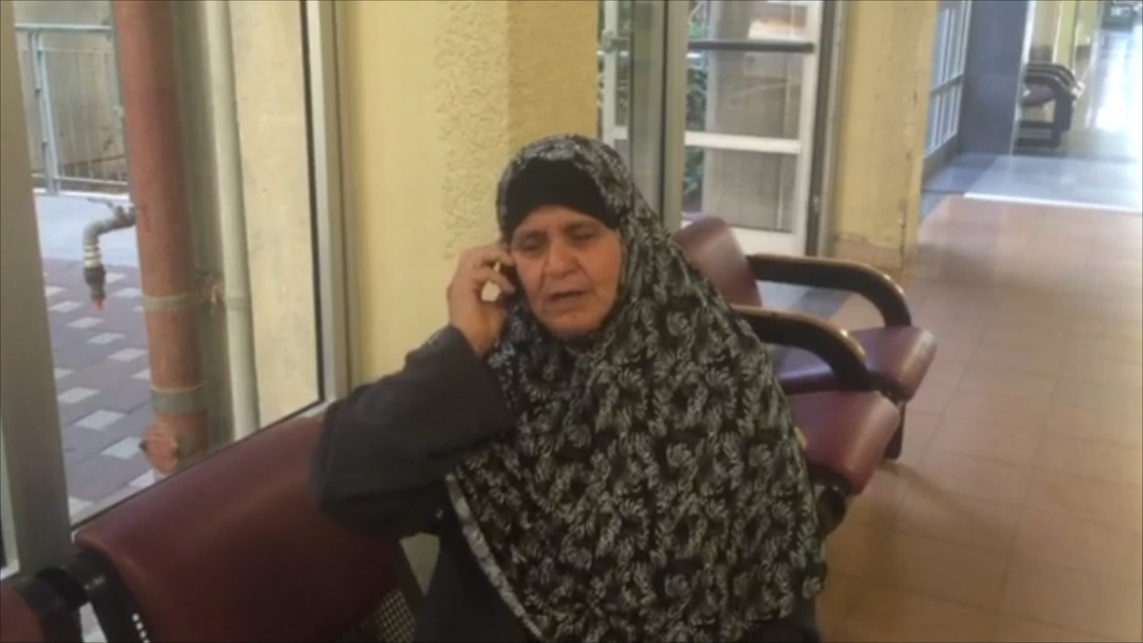 ‪‬ والدة الأسير المضرب عن الطعام محمد علان تعتصم بمستشفى سوروكا(الجزيرة)