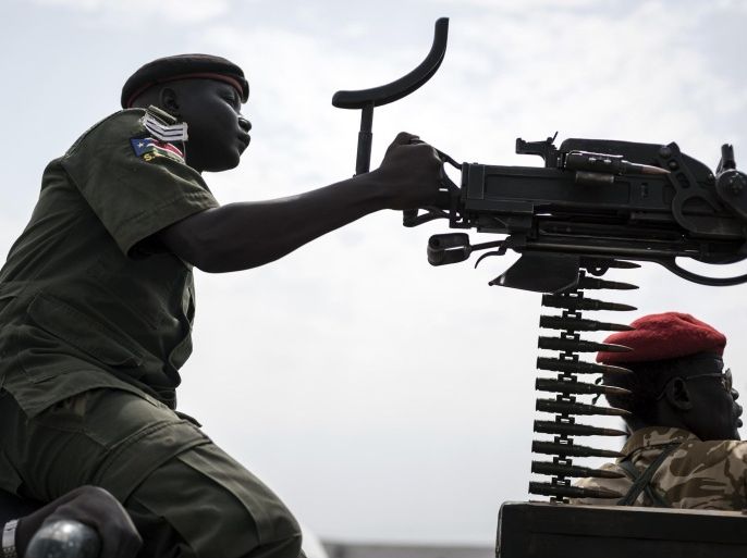 عسكري في جيش جنوب السودان في حراسة المناطق الغنية بالنفط في ملكال - أسوشيتيدبرس -1