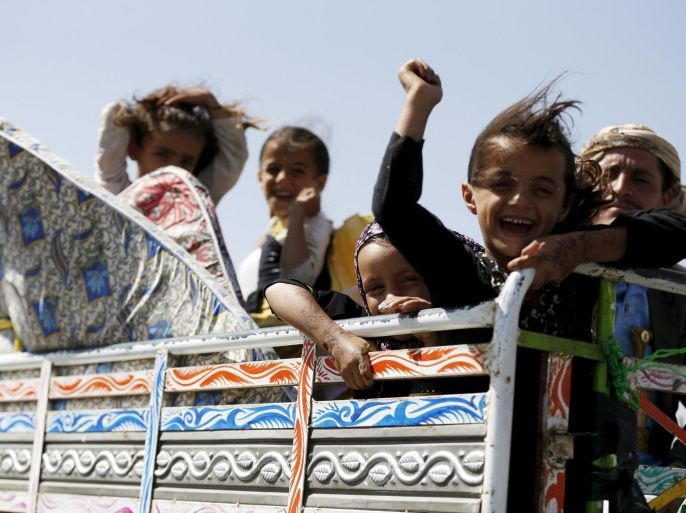 Girls ride on the back of a truck with their father as they flee their home, to Yemen's capital Sanaa, after Saudi-led air strikes hit their area in the northwestern province of Amran, August 29, 2015. Warplanes from a Saudi-led coalition killed 10 people in air raids in central Yemen on Friday, local officials said. REUTERS/Khaled Abdullah