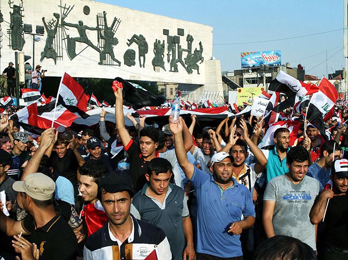 epa04902636 Iraqis shout slogans and wave national flags during a demonstration in Tahrir square, central Baghdad, Iraq, 28 August 2015. According to recent reports as part of a large number of measures enacted by Iraqi Prime Minister Haider al-Abadi designed to meet the demands of protesters, decrease graft and increase accountability of politicians security forces have been ordered to give more access to citizens to Baghdad's heavily fortified Green Zone. EPA