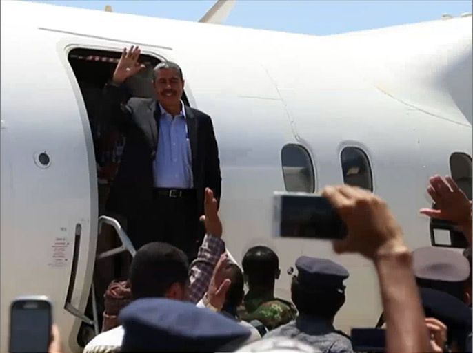 خالد بحاح - نائب الرئيس اليمني في مطار عدن