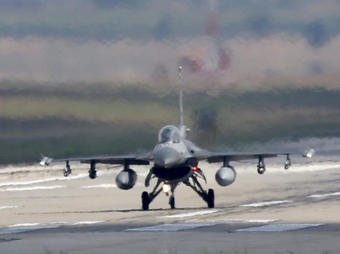 A Turkish Air Force F-16 fighter jet lands at Incirlik air base in Adana, Turkey, August 11, 2015. REUTERS/Murad Sezer
