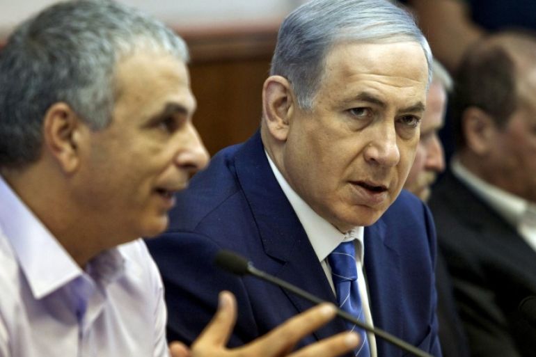 Israel's Prime Minister Benjamin Netanyahu attends a cabinet meeting at his office in Jerusalem August 5, 2015. Netanyahu, who holds just a one-seat majority in parliament, warned ministers on Tuesday that his government would collapse if they did not put a stop to their demands and rally behind his 2015-16 budget. The cabinet is expected to vote on the package on Wednesday. But there are deep divisions among ministers, with even some members of Netanyahu's own Likud party saying they will not vote in favour of the draft as it stands. REUTERS/Dan Balilty/Pool