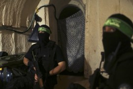 Palestinian fighters from the Izz el-Deen al-Qassam Brigades, the armed wing of the Hamas movement, are seen inside an underground tunnel in Gaza August 18, 2014. A rare tour that Hamas granted to a Reuters reporter, photographer and cameraman appeared to be an attempt to dispute Israel's claim that it had demolished all of the Islamist group's border infiltration tunnels in the Gaza war. Picture taken August 18, 2014. REUTERS/Mohammed Salem (GAZA - Tags: POLITICS CONFLICT)