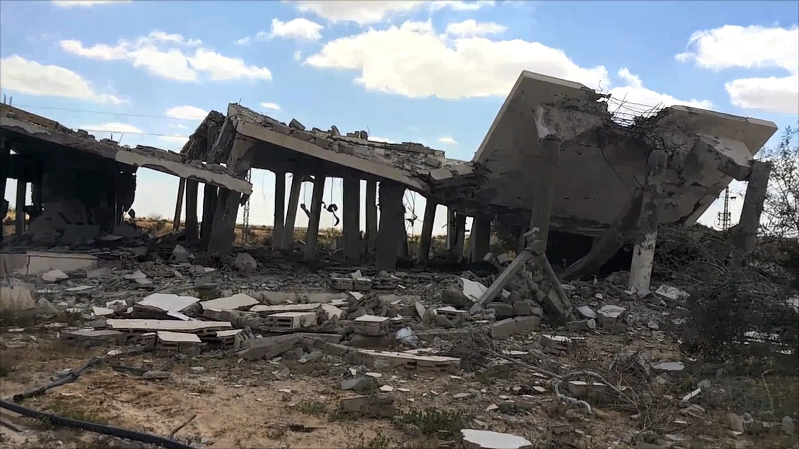 ‪مئات المنازل هدمها الجيش المصري في سيناء لإقامة منطقة عازلة على الحدود مع قطاع غزة‬ (الجزيرة)
