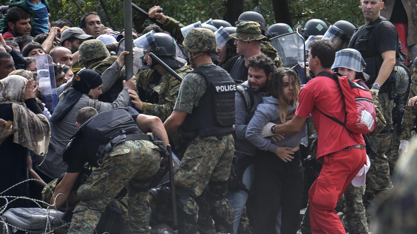 مقدونيا أعلنت الطوارئ وعززت الإجراءات الأمنية على الحدود (الأوروبية)
