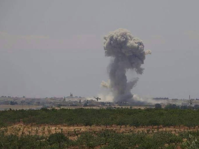 ‪غارة جوية للنظام السوري استهدفت إحدى بلدات ريف إدلب اليوم‬ (الجزيرة نت)