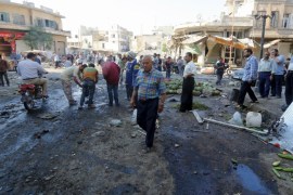 Residents gather at a site damaged by what activists said was an air strike by forces of Syria's President Bashar al-Assad on a vegetable market in Idlib August 11, 2015. REUTERS/Ammar Abdullah NO ARCHIVES