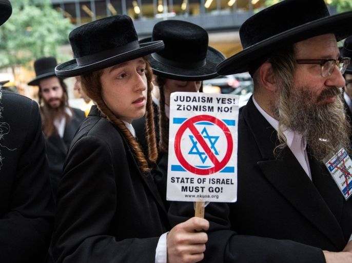 NEW YORK, NY - AUGUST 10: Anti-Zionist Orthodox Jews protest outside U.S. Sen. Chuck Schumer's Manhattan offices over his decision not to support President Obama's Iranian nuclear deal, which is currently being debated by Congress, on August 10, 2015 in New York City. Representatives of Iran, the U.S. and other nations involved in the talks reached an agreement that suppoters say would curb Tehran's nuclear activities, but which detractors believe would not while easing decades-long economic sanctions in the process.