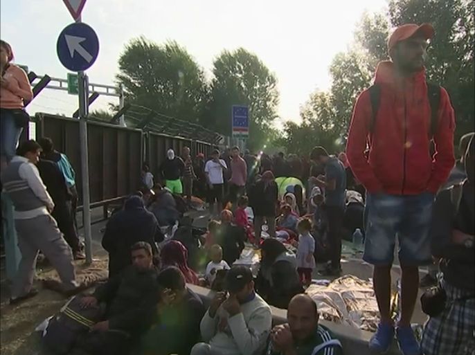 معاناة اللاجئين السوريين على الحدود المجرية الصربية