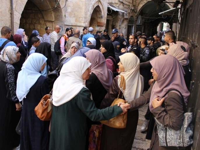 شرطة الاحتلال تمنع المرابطة من دخول الأقصى عند باب السلسلة