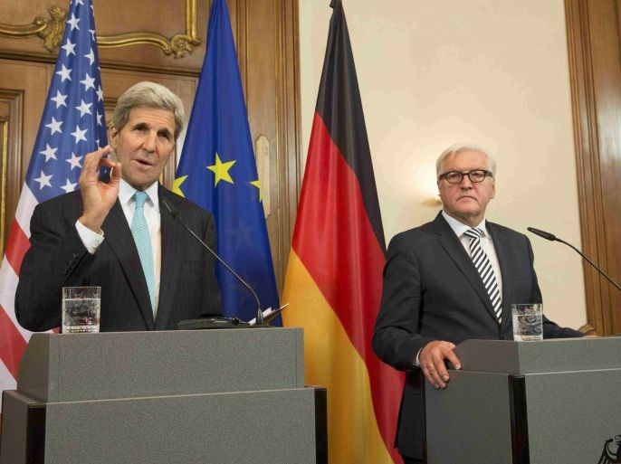 German Foreign Minister Frank-Walter Steinmeier (R) and U.S. Secretary of State John Kerry address the media after their meeting at German foreign ministry's guesthouse Villa Borsig at lake Tegel in Berlin, Germany, September 20, 2015. The United States will take in 15,000 more refugees from around the world next year, increasing the current level to 85,000, and to 100,000 in 2017, U.S. Secretary of State John Kerry said after talks with his German counterpart on Sunday.     REUTERS/Axel Schmidt