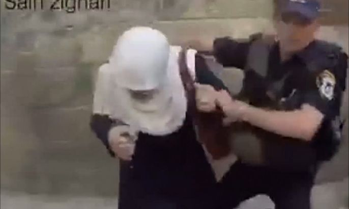 قوات الاحتلال الإسرائيلي تعتدي على النساء لمنعهـن مـن الوصول للمسجد الأقصى وتسمح للمتطرفين اليهود بدخوله