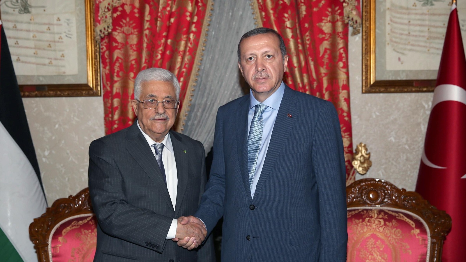 لقاء سابق بين عباس وأردوغان قبل عام ونصف (أسوشيتد برس)