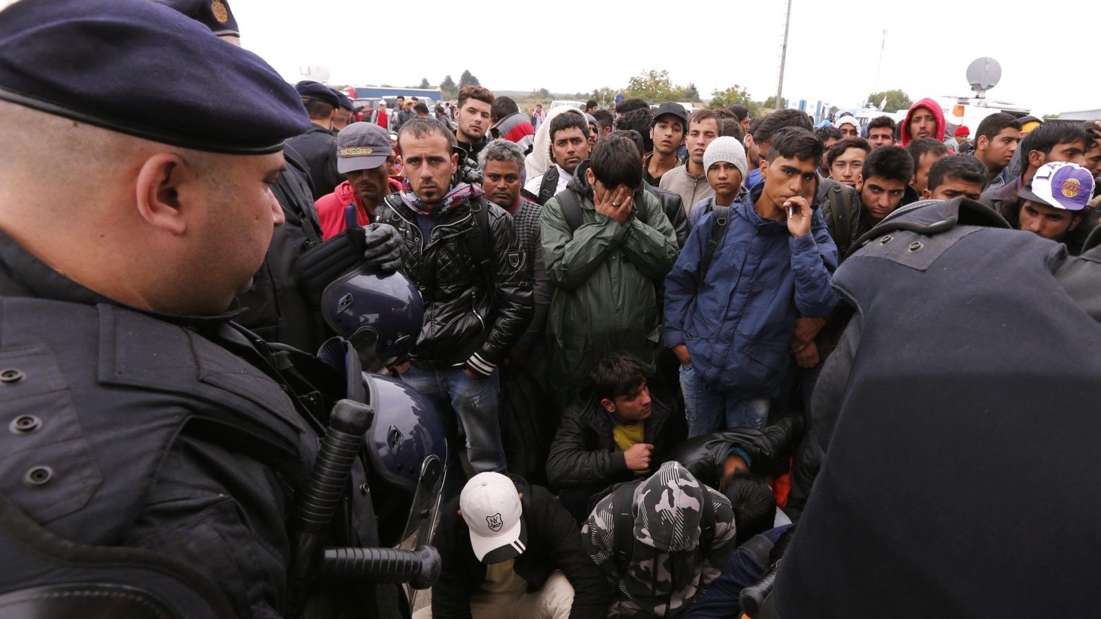 اللاجئون العالقون بكرواتيا ما زالوا ينتظرون السماح بمواصلة طريقهم نحو دول أكثر جذبا (الأوروبية)