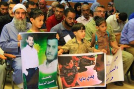 عائلة المختطف حسين الزبدة خلال مؤتمر نظم في غزة للتضامن مع المختطفين